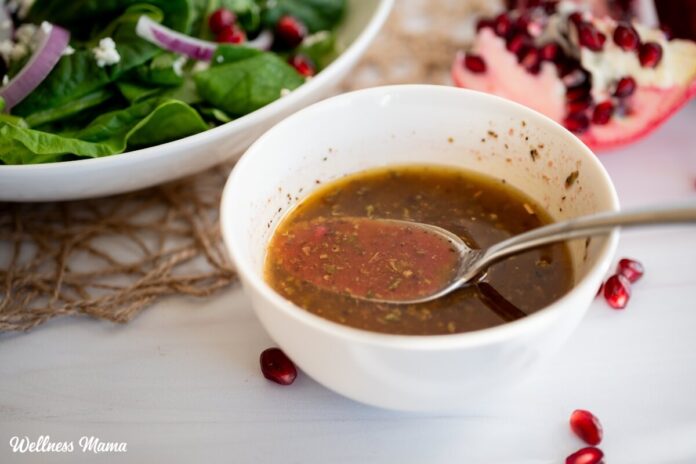 Pomegranate-Vinaigrette-Dressing-Recipe.jpg